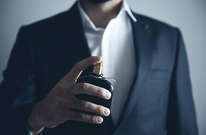 Cinco perfumes masculinos até R$ 200 com excelente custo-benefício, incluindo opções nacionais, árabes e importadas.